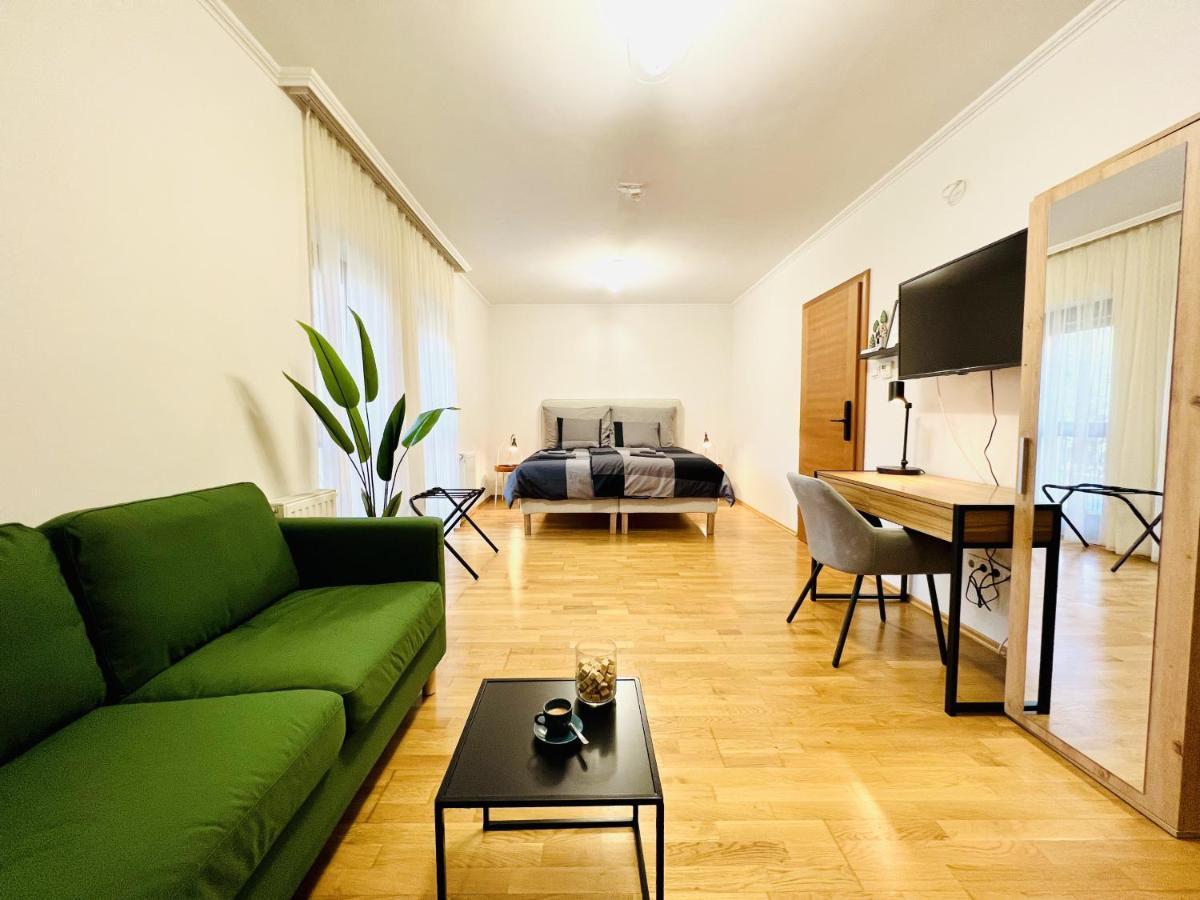 Villa Szofia Veszprem Apartments Bagian luar foto