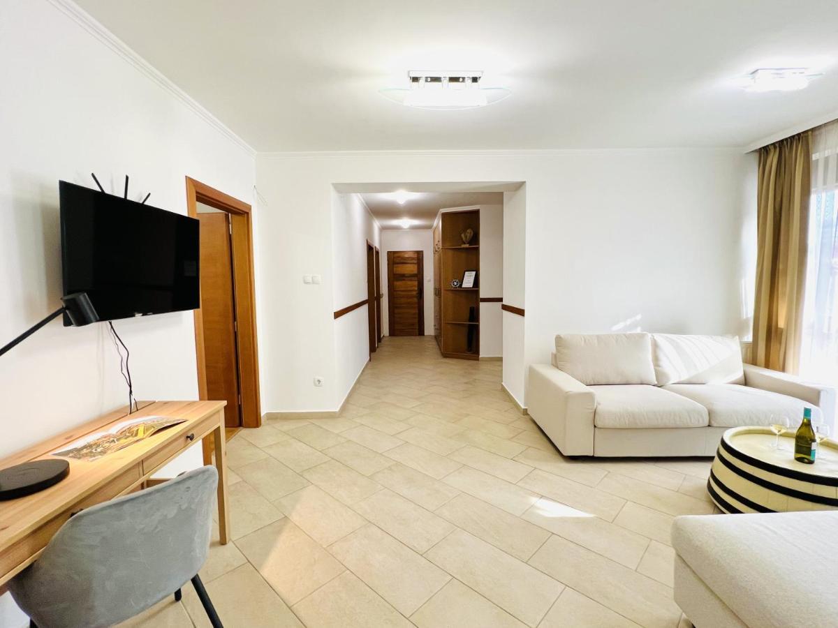 Villa Szofia Veszprem Apartments Bagian luar foto