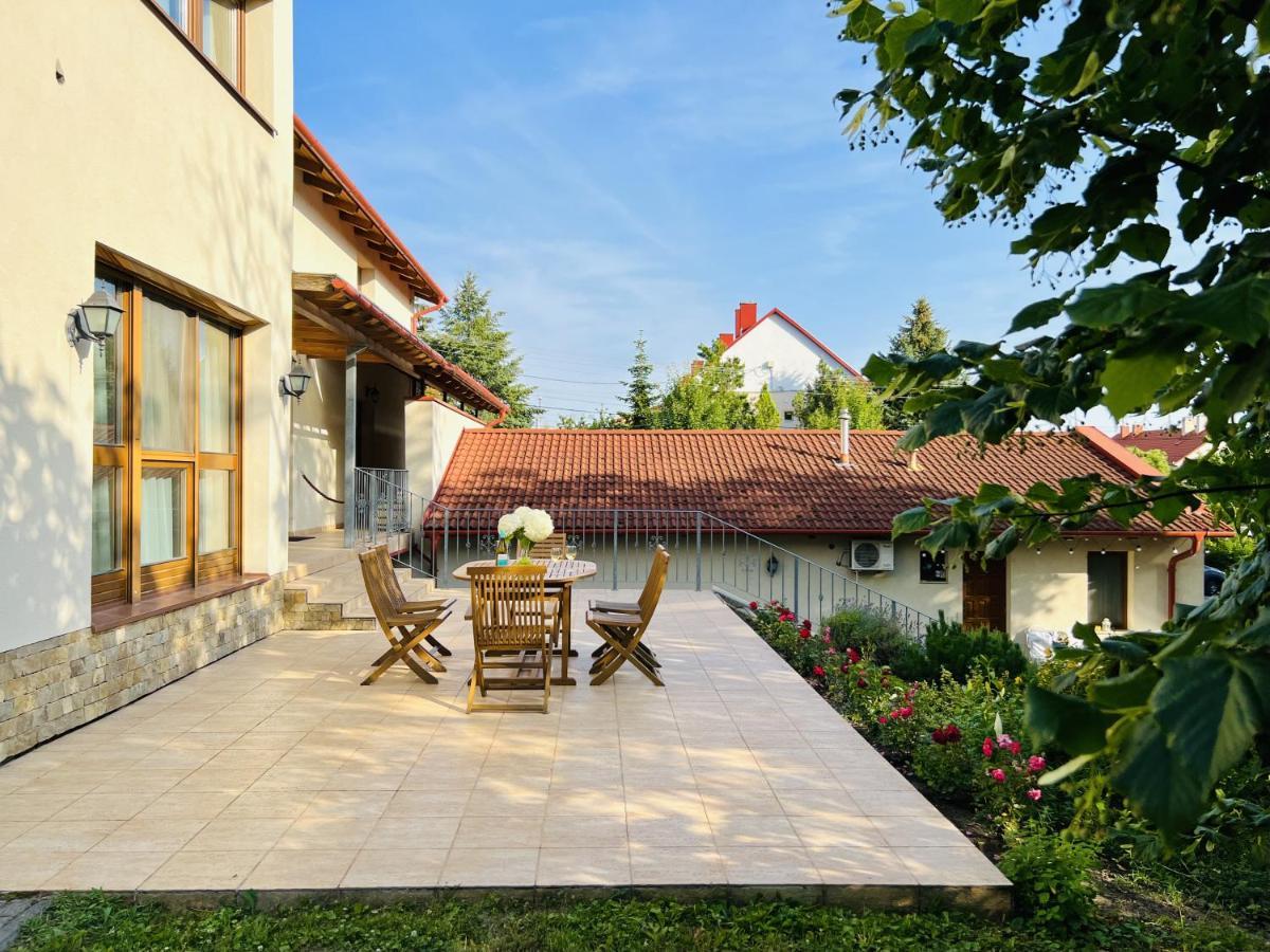 Villa Szofia Veszprem Apartments Bagian luar foto